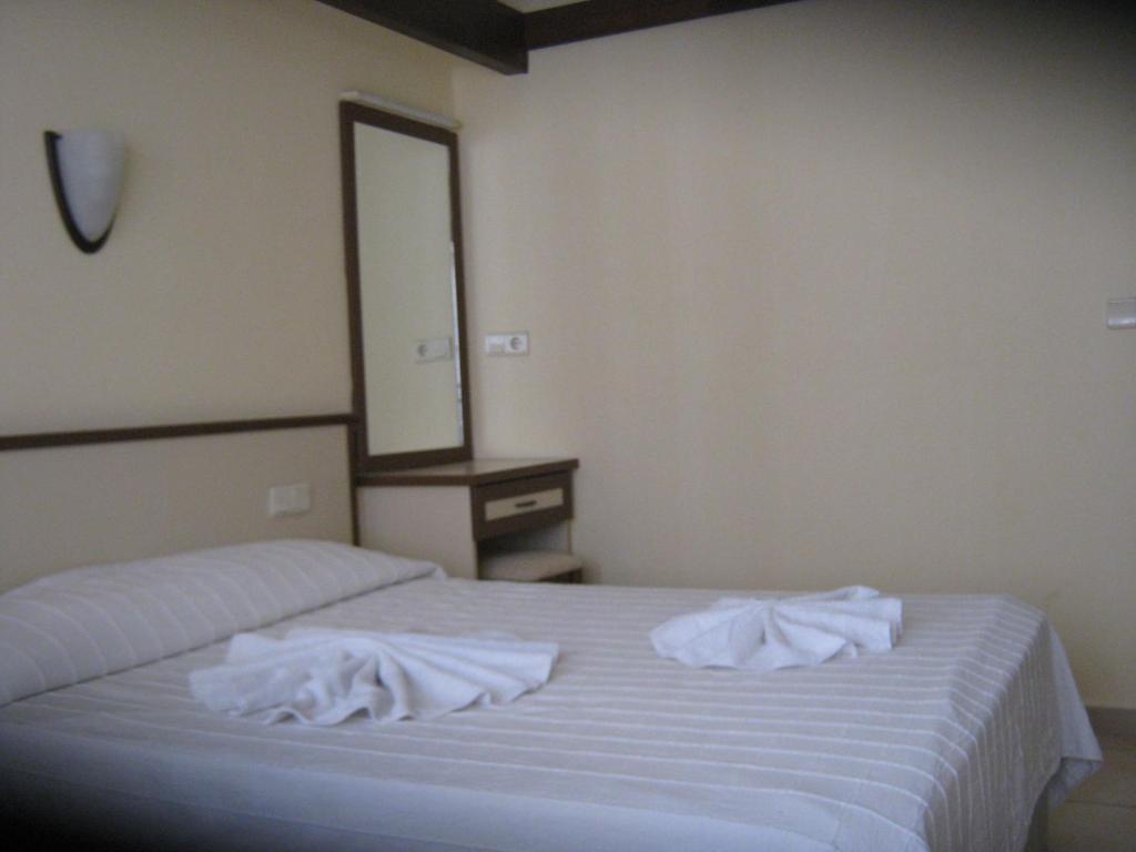 Oya Family Suites Kusadası Quarto foto