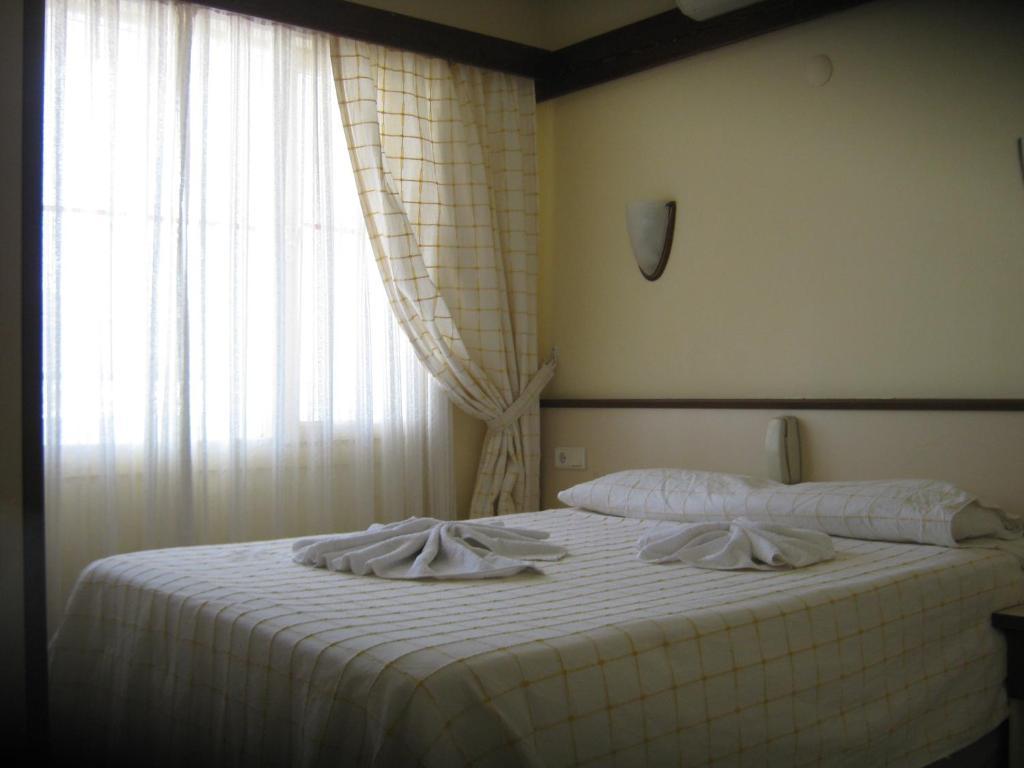Oya Family Suites Kusadası Quarto foto